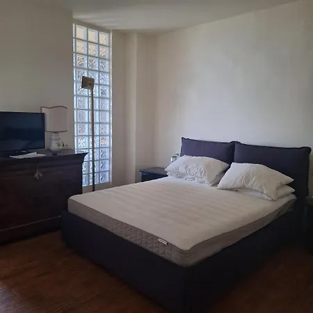 Bed & Breakfast 47 *